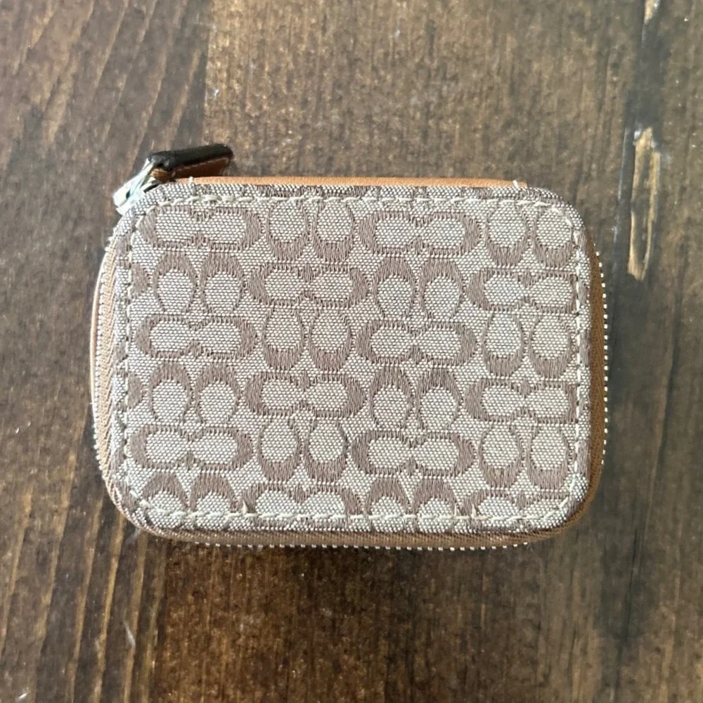 Coach Jewelry Medicine Case Signature Monogram Canvas Leather Tag Designer Y2K